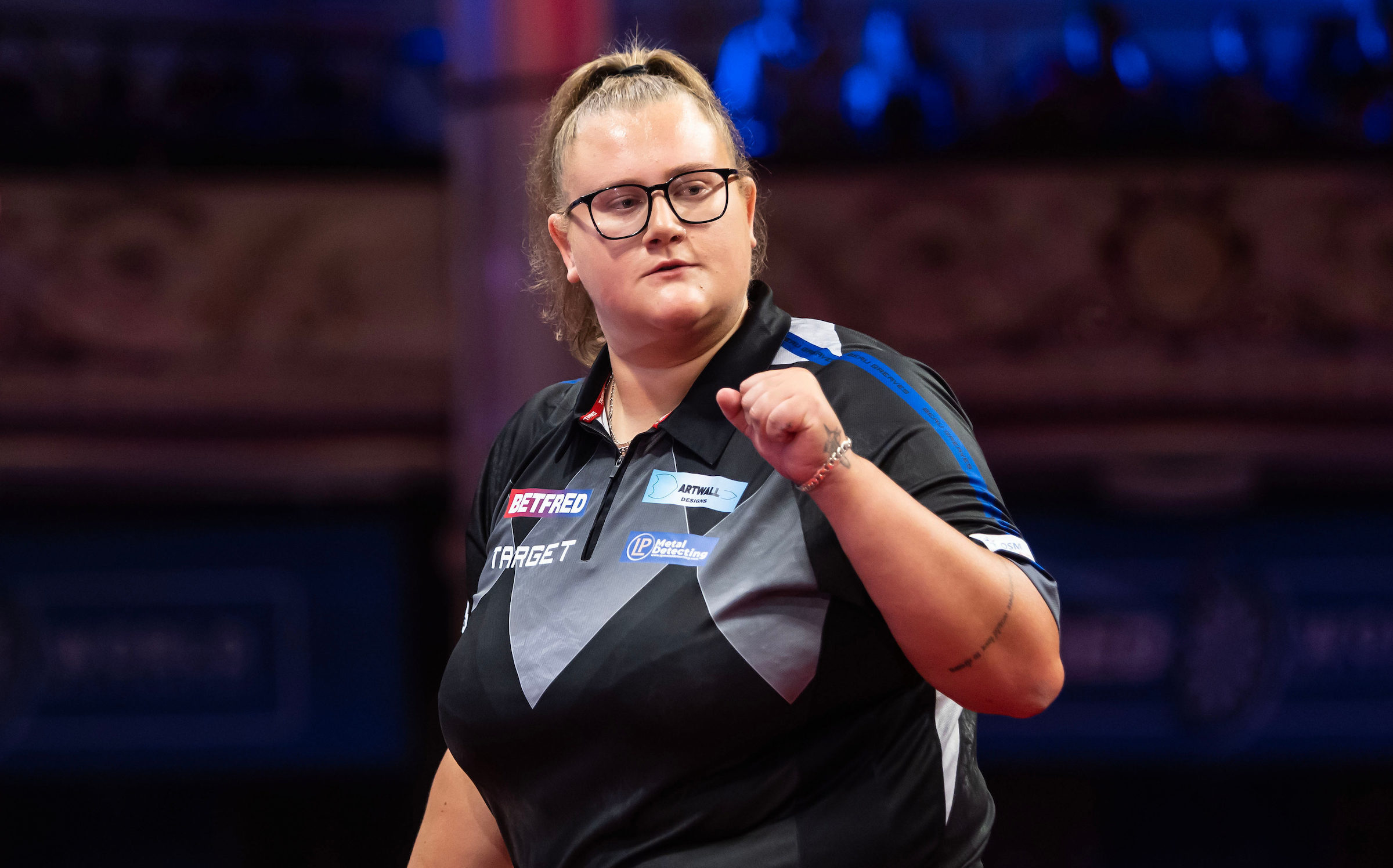 Beau Greaves ballt mit stolzem Blick ihre linke Faust