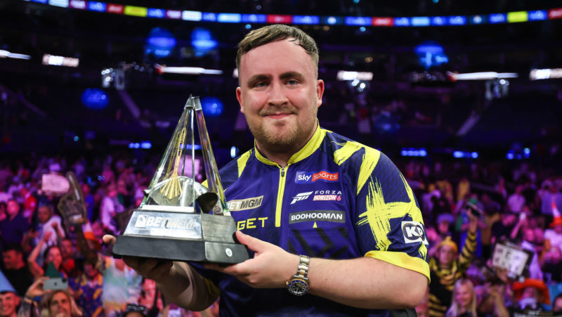 2026PremierLeagueFinalsNight_FINAL_LittlerTrophy5