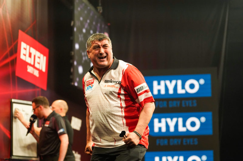 Mensur Suljovic bei den ELTEN Safety Shoes Austrian Darts Open 2026 im Messecongress in Graz.