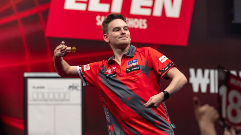 Ricardo Pietreczko bei den ELTEN Safety Shoes International Darts Open 2026 in der WT-Arena in Riesa.
